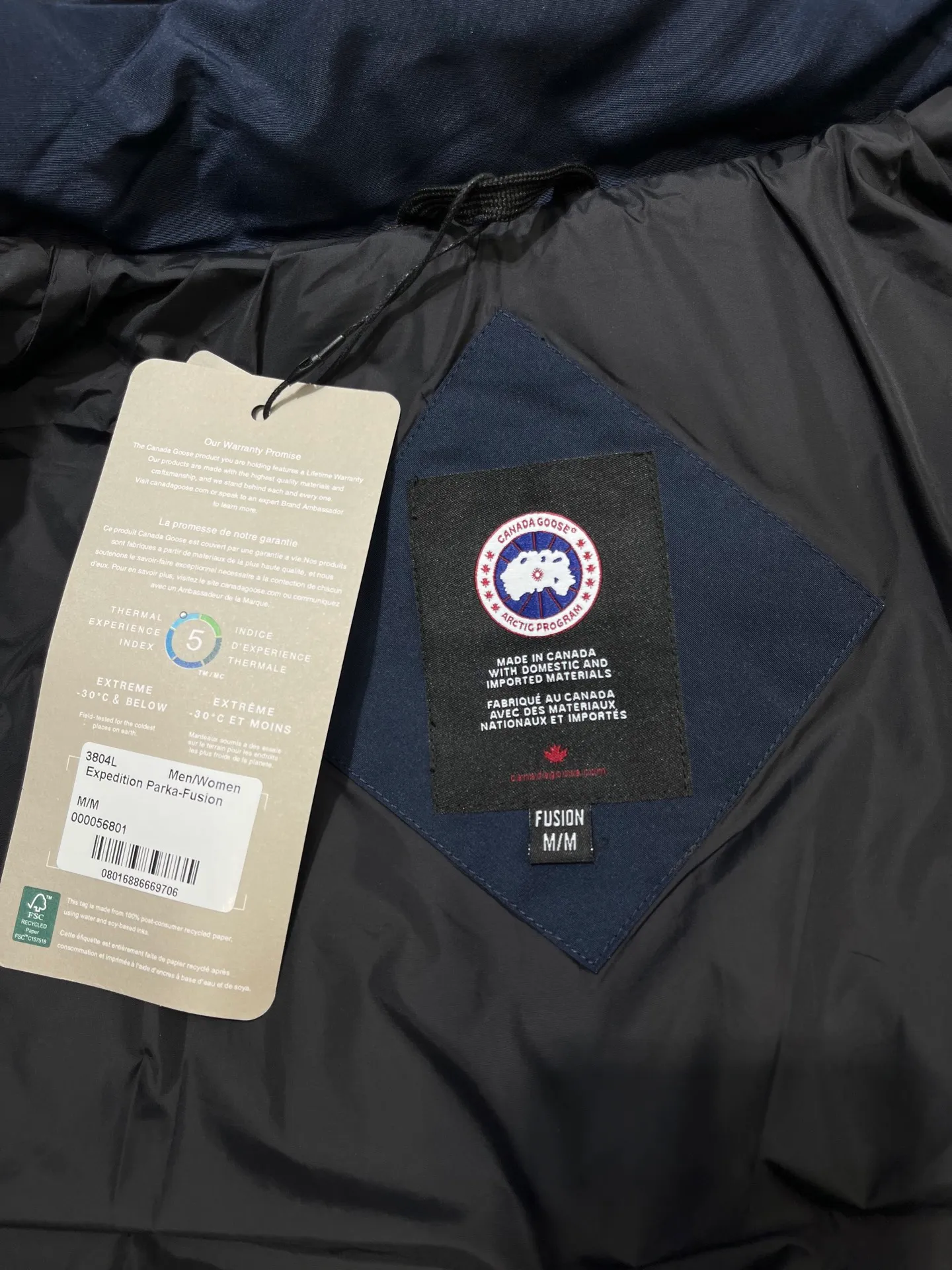 P860 Canada Goose Canada # Expedition04 Parker, a treasure of Canadian origin! Limited supply worldwide! Canada Goose Model 04 is a top-notch couple model, polar cold-proof outdoor series fur collar detachable hooded parka down jacket, the first Goose in 2024. I hope my partners like the top quality, and I hope everyone can evaluate it together! The most popular cool items of the Big Goose family in 2024 are online. The same popular product of Yi Yang Qianxi is said to be a joint limited edition Big Goose that cannot be bought in autumn and winter. If you dislike the sameness of the Big Goose in the past, then this model will definitely give you a different experience! This year's most powerful couple's collection for autumn and winter is online, a top-notch luxurious ready-to-wear style, paired with an outdoor warm down jacket with great style and charm! The most standard and classic items of the Daye family in the past two years are equipped with unique reflective stripes for embellishment, which further shows the high-end fashion performance effect. With the embellishment of hardware buckles, it has excellent performance effect. The upper body is clean, simple and elegant, even for urban leisure. It is suitable for various occasions. Designed with large pockets, this model has a large capacity and is equipped with reflective stripes, making it safer at night. It is suitable for various adventure activities. It is made of windproof and waterproof technical materials. The interior is filled with full white duck down, which is absolutely cold-proof and warm. It also has a stand-up collar design and fine fluff at the collar, with meticulous attention to detail! The charm of this model is also more spiritual, and the upper body has more temperament and specifications. It perfectly shows the ultra-high standard of fashionable performance of this model, integrating outdoor and life, and you can even create high-street wear! The most pinnacle limited-edition goose that we have presented so far, both in terms of design and detailed materials, it is completely outstanding. The grand and evergreen version design is matched with cool reflective elements. The overall appearance can be said to be quite high, and it has that kind of powerful outdoor performance! It combines high-end casual attributes with high-street style. It is high-grade, domineering, warm, and beautiful. The visibility of the upper body is quite strong, and the configuration of the owl element is highly brand-recognizable. It fully complements the overall brand performance and visual effects, and also has the high-end sense of fashion and fashionable performance. It is a must-buy product because it is the most awesome down brand on the planet and one of Canada's three national treasure brands. It is also a sentimental down luxury brand. In the field of polar cold-proof clothing, Goose has made an irreplaceable contribution... Size: xs s m l xl